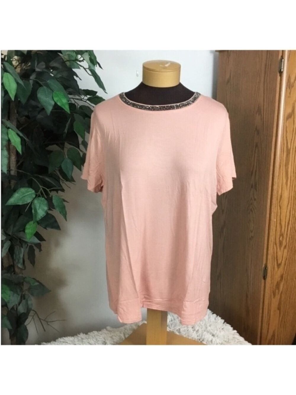 Apt 9 short sleeve tee Woman’s XL embellished neckline peach crewneck